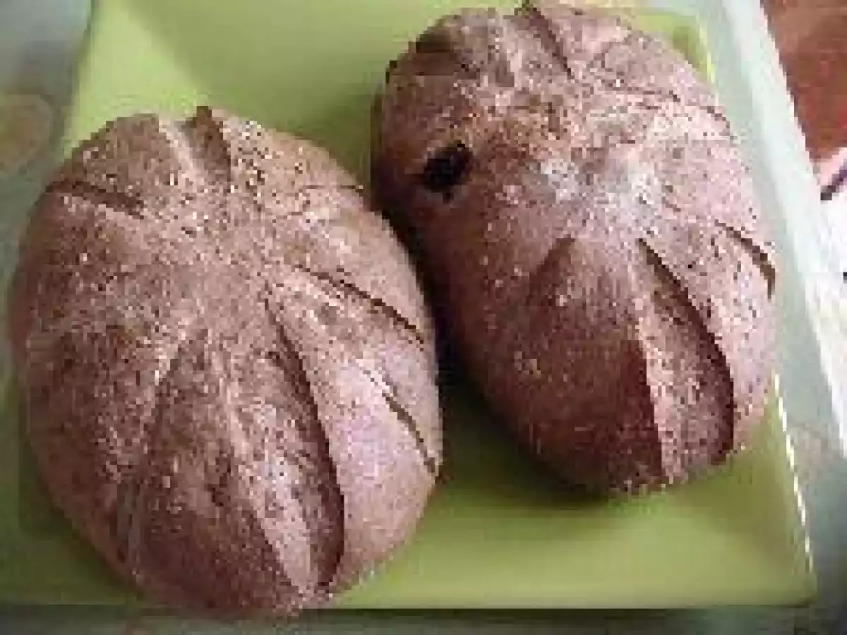 Pain à la semoule, sésame et pâte de dattes