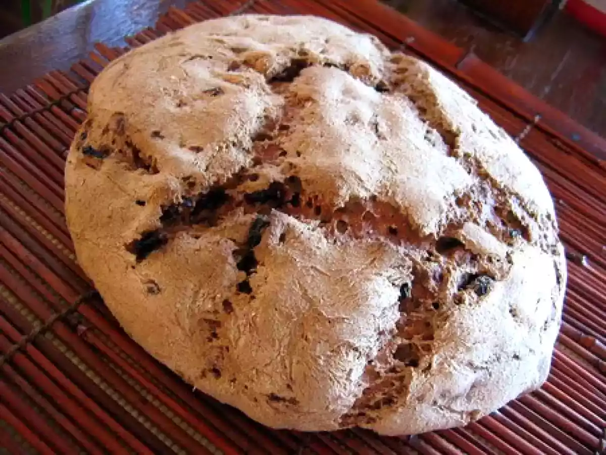 Pain au levain à la farine d'épeautre, aux canneberges et noix de pécan