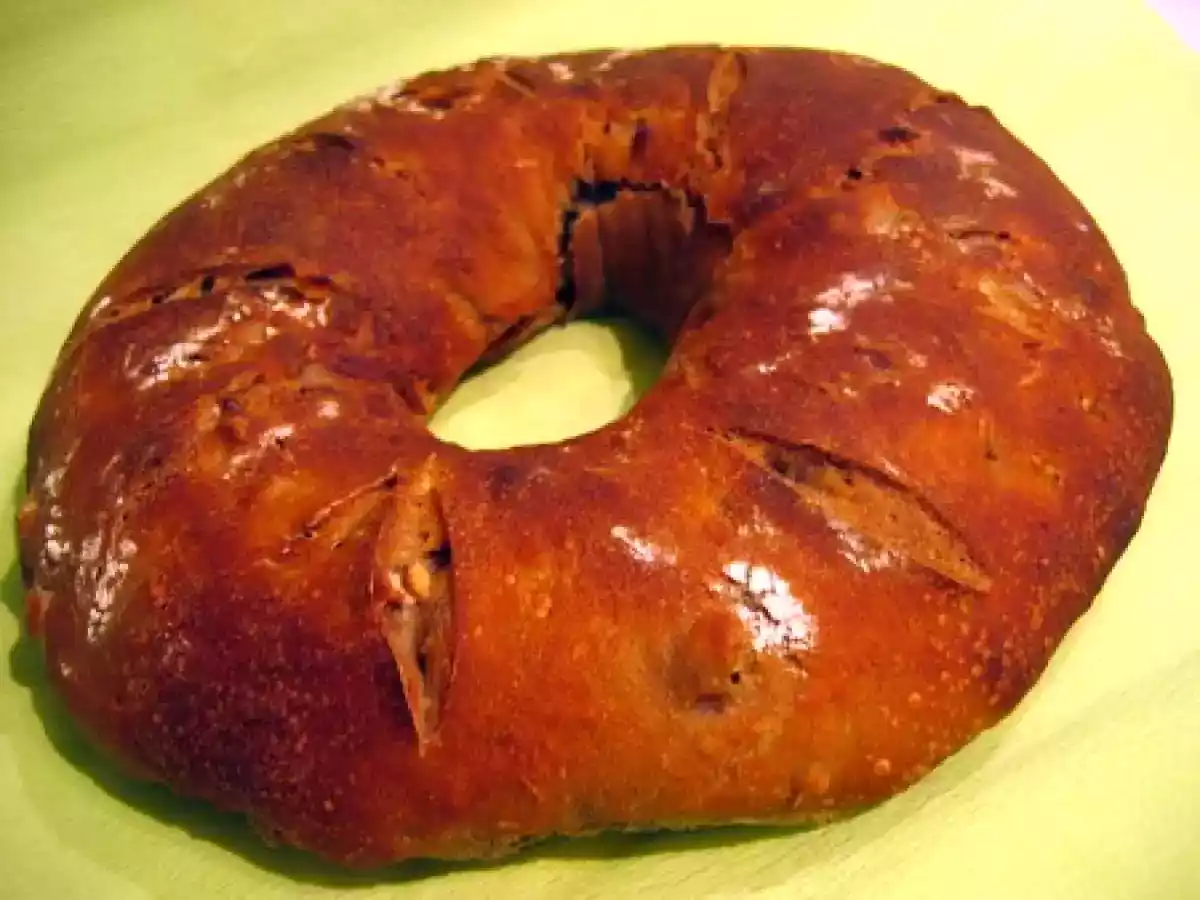 Pain au levain naturel aux pommes et à l'hibiscus
