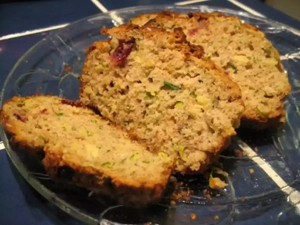 Pain aux courgettes, ananas et canneberges
