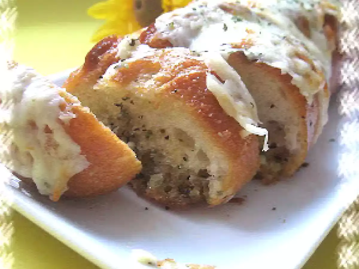 Pain aux herbes et au fromage grillé