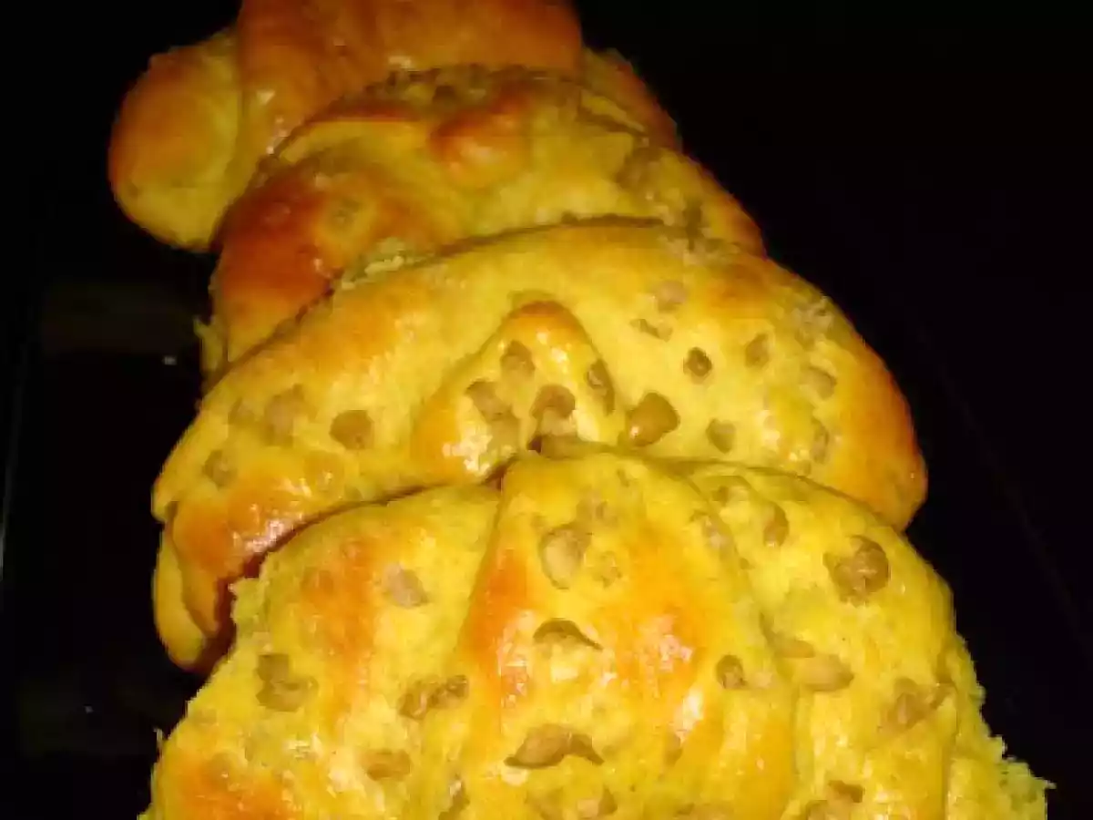 PAIN BRIOCHÉ AUX OLIVES