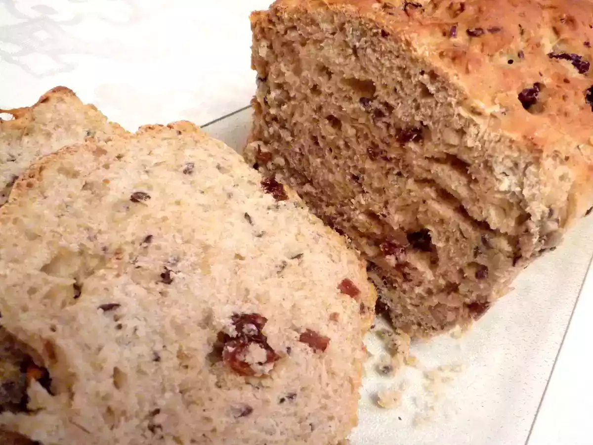Pain de mie aux graines et raisins