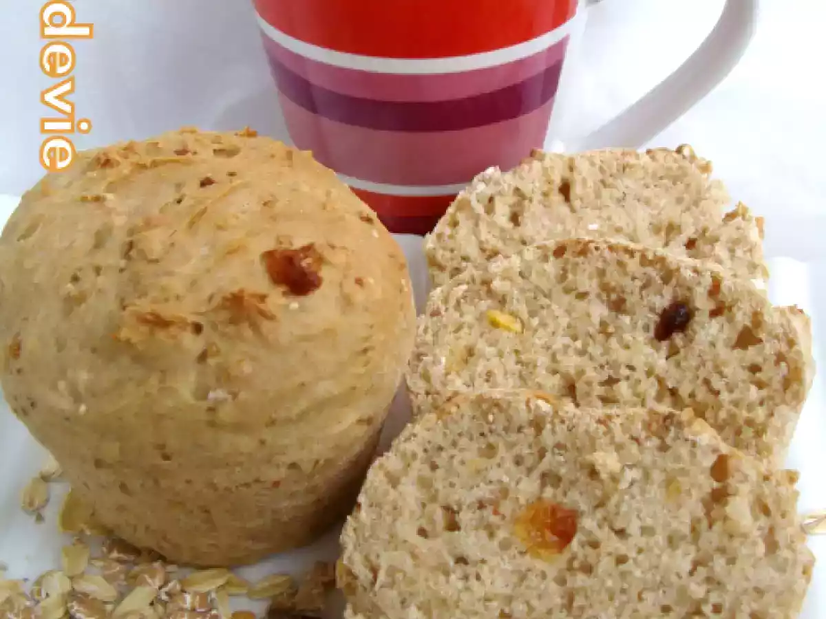 Pain de mie semi-complet au muesli et raisins