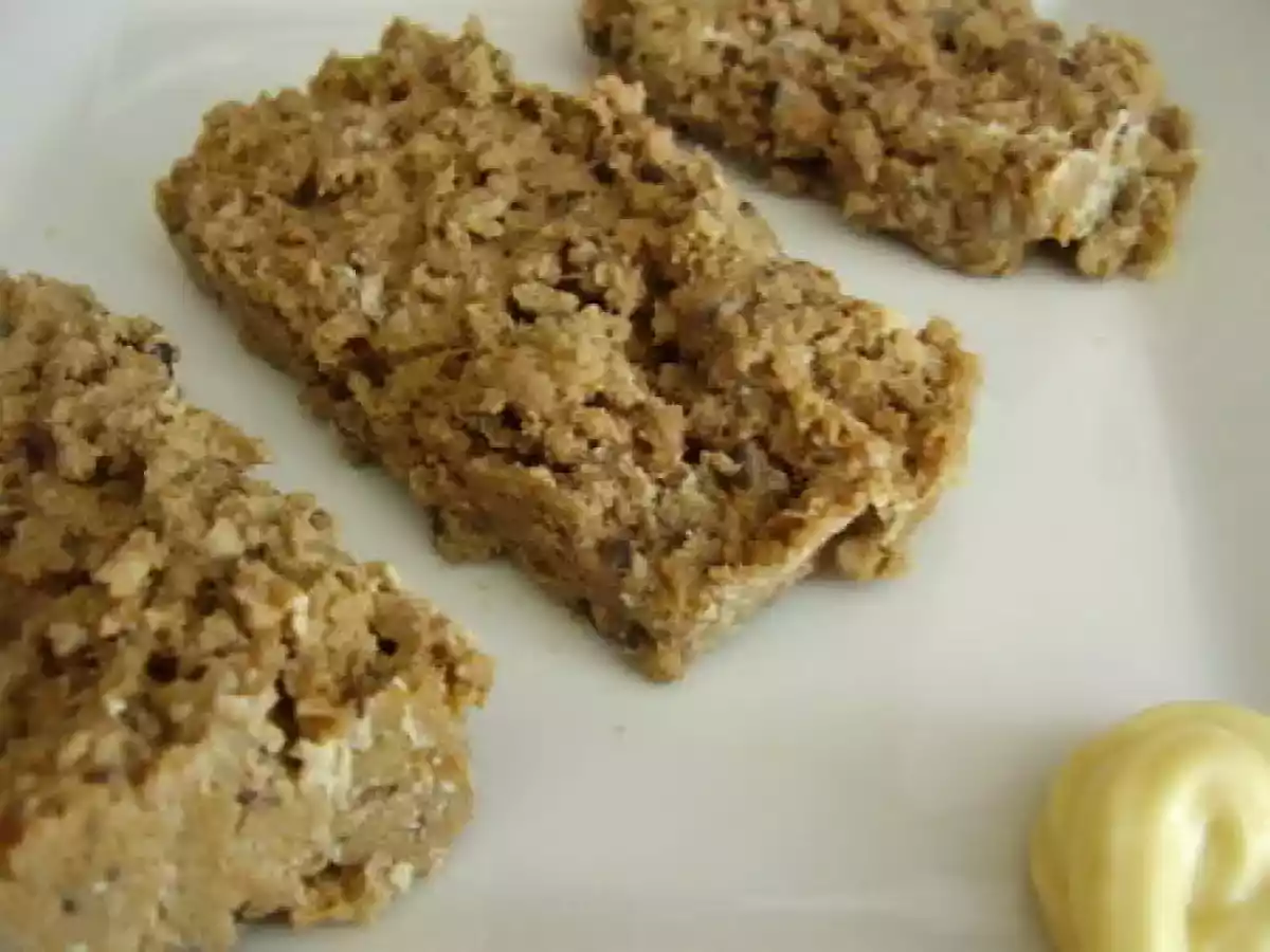 Pain de poisson aux aubergines et au paprika.