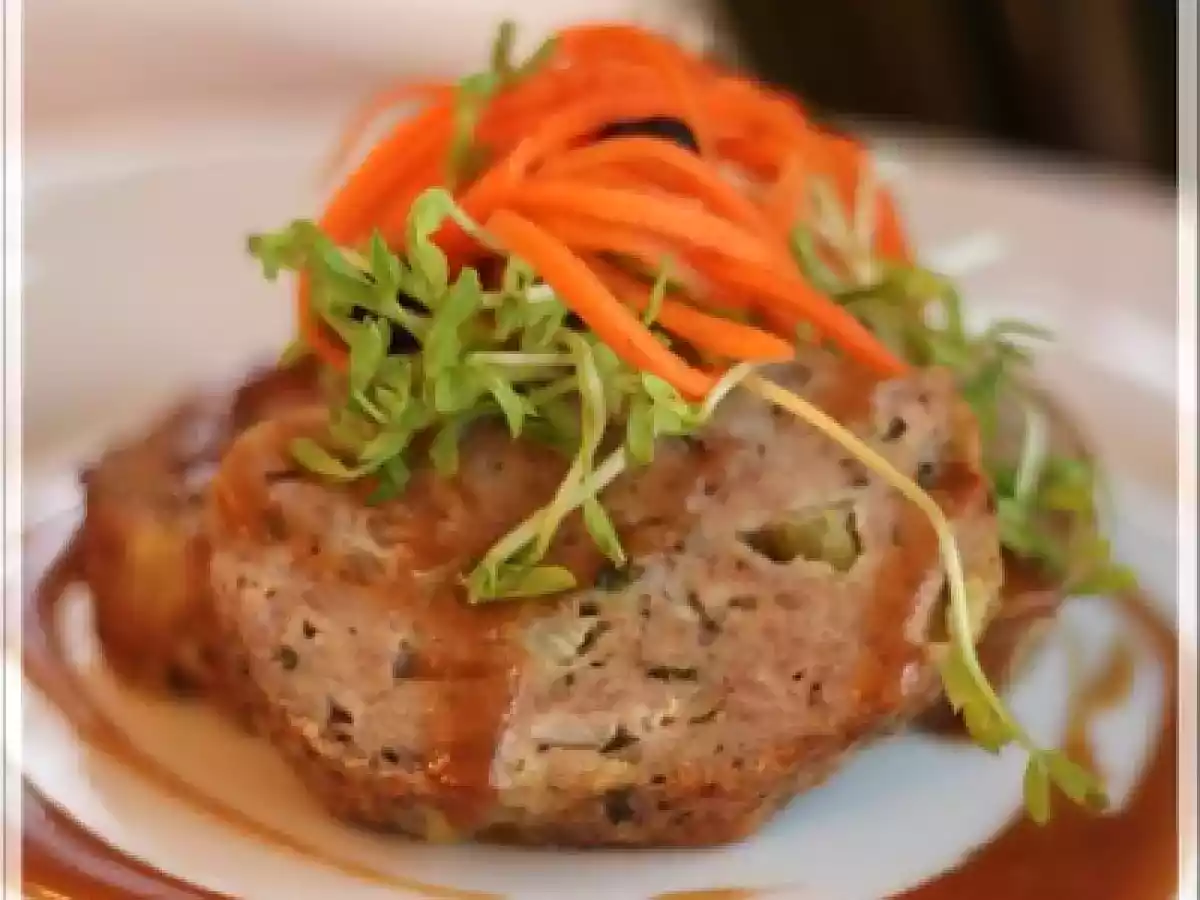 Pain de viande, sauce à l'ail