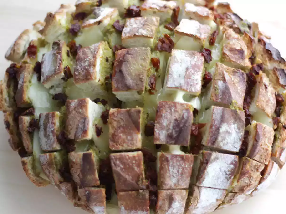 Pain hérisson à effeuiller, au Cantal - tomates séchées - pesto - photo 2