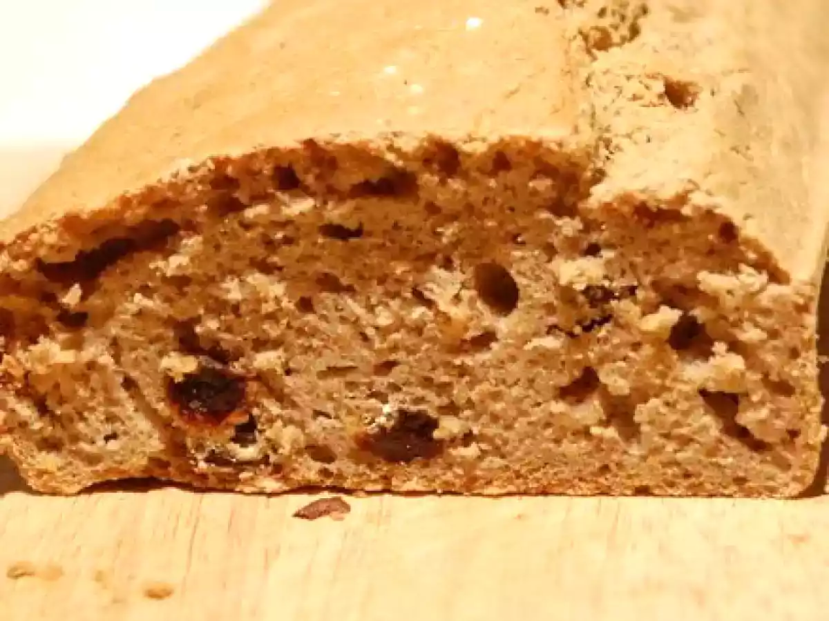 Pain rustique à la cannelle et aux raisins, sans gluten, ni lactose