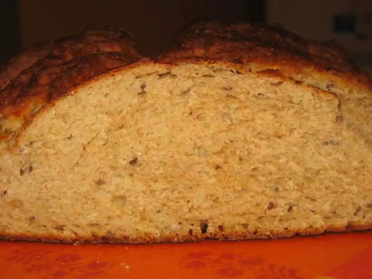 Pain semi-complet aux graines et au fromage blanc.