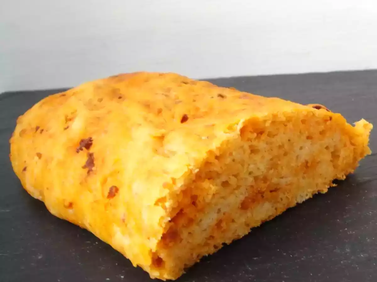 PAINS INDIVIDUELS AU CHORIZO & EMMENTAL