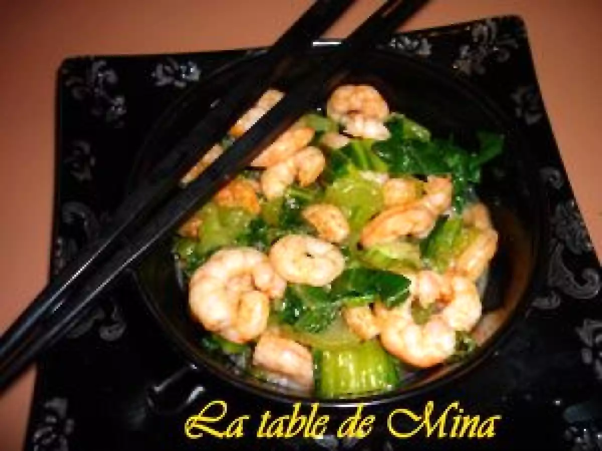 Pak choi ( chou chinois ) aux crevettes.
