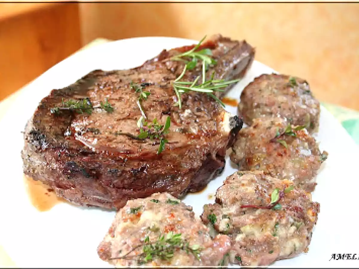 PALETS DE VIANDE, OIGNONS, FROMAGE