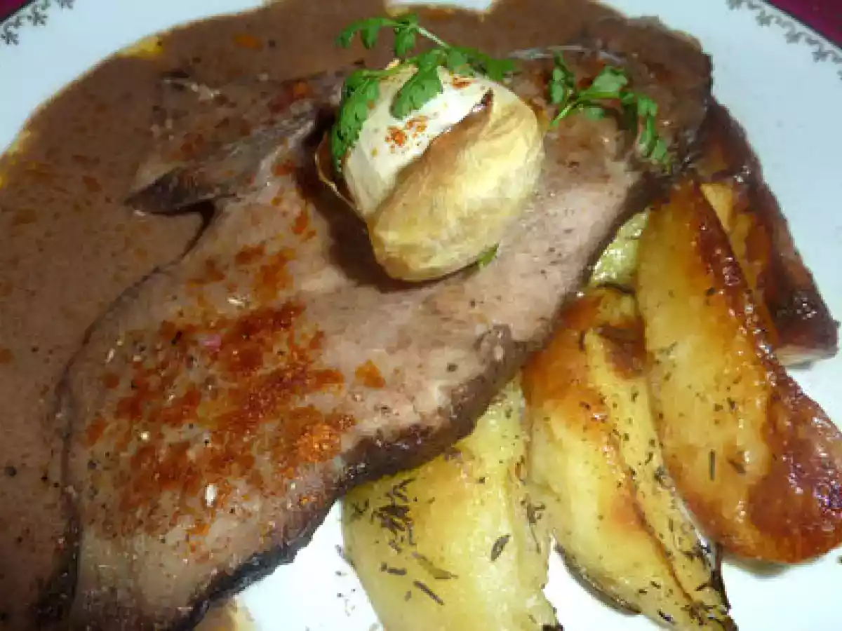 Palette de porc et sa sauce au beaujolais et parmesan