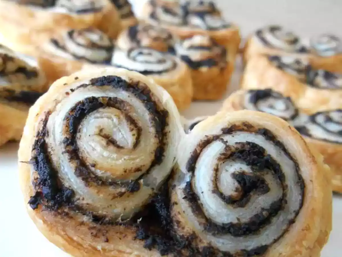 Palmiers feuilletés à la tapenade noire