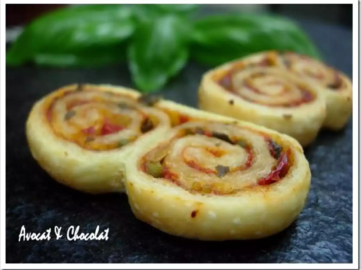 Palmitos feuilletés tomate, pistache et basilic
