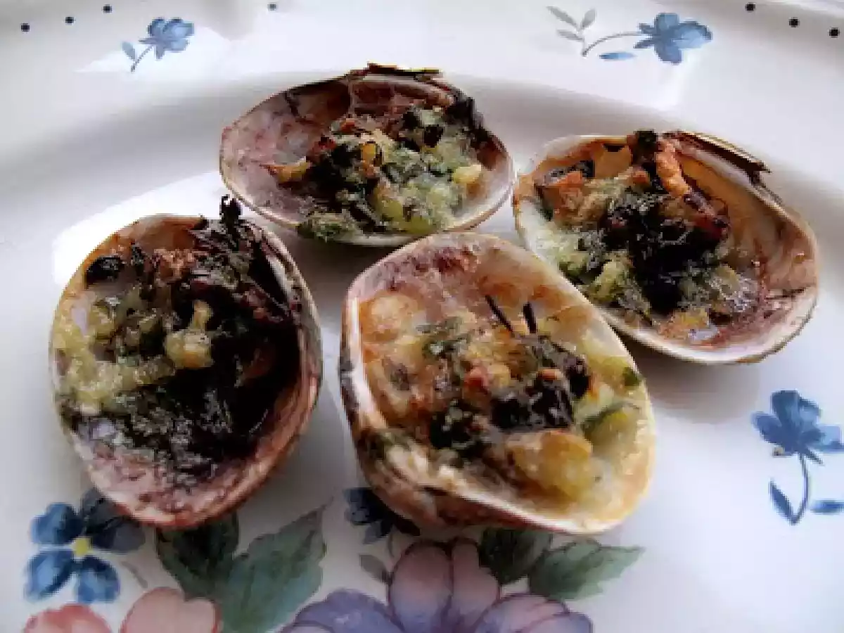 Palourdes farcies, beurre persillé