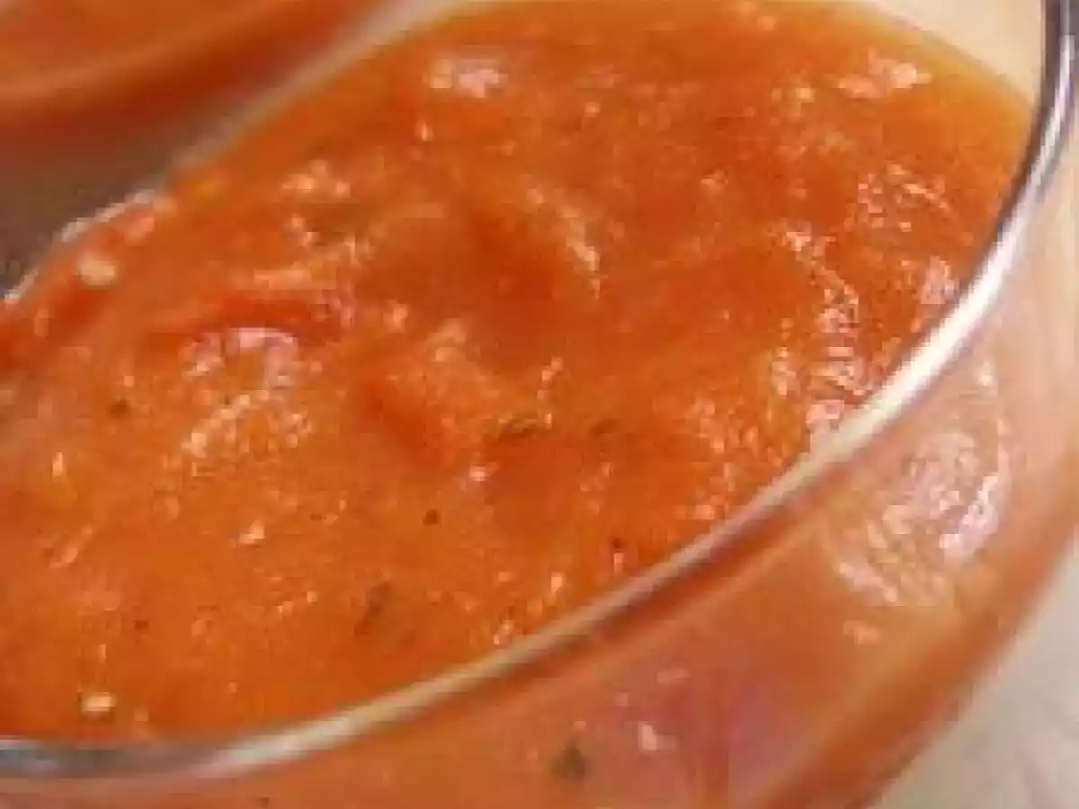 Pana cotta à la féta, olives noires & coulis de tomates basque