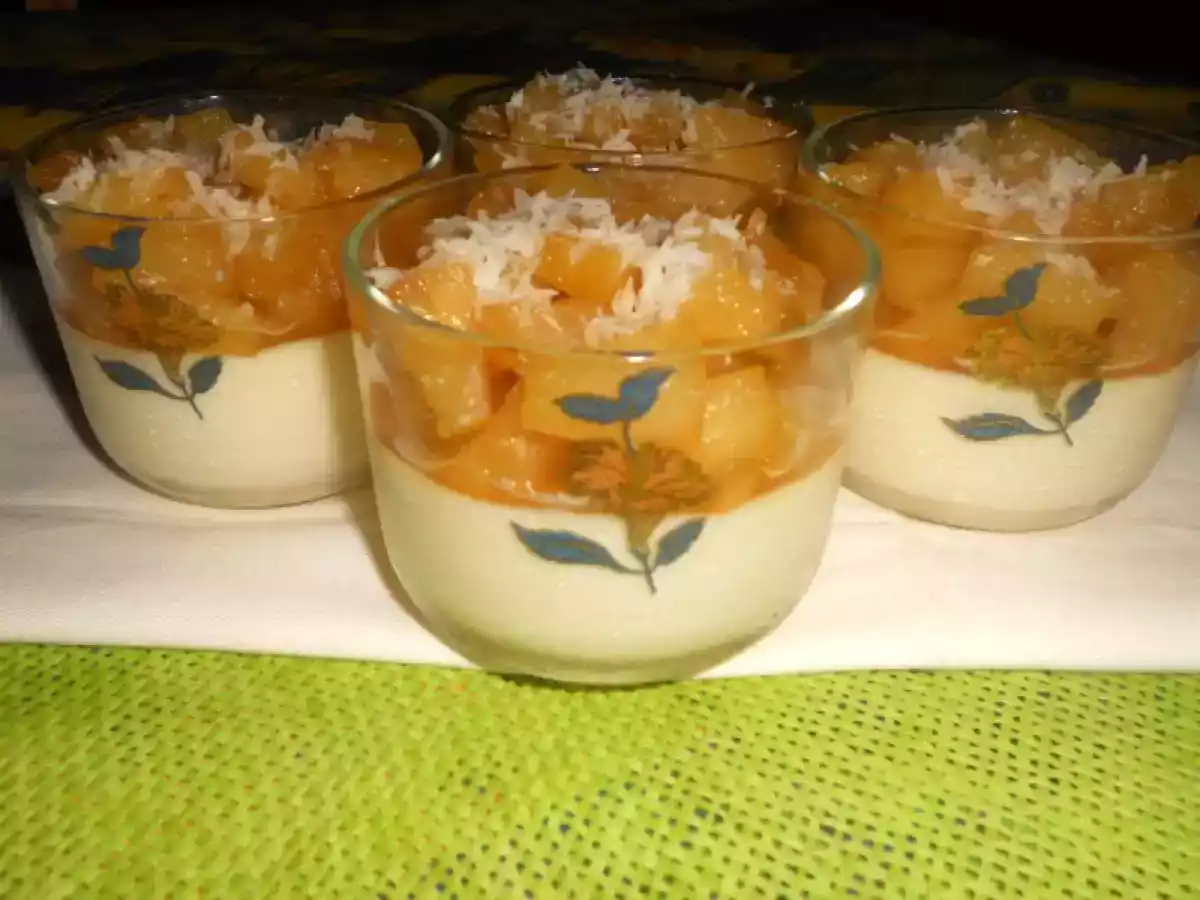 Panacotta à la noix de coco et ananas caramélisées