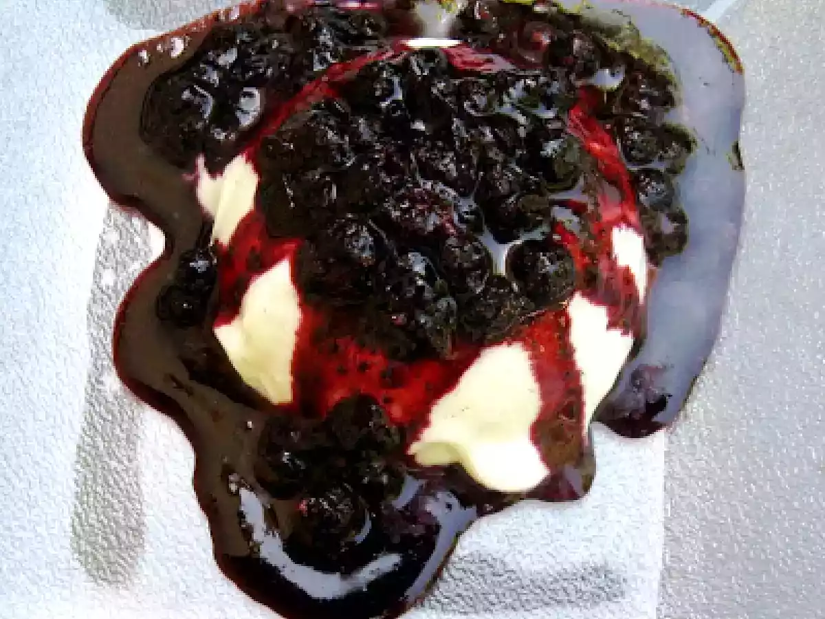 PANACOTTA A LA VANILLE ET SA SAUCE MYRTILLE & THYM