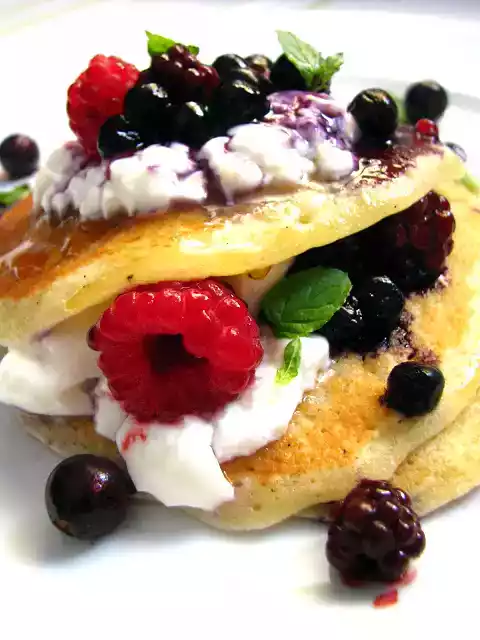 Recette: pancakes plancha, fruits rouges et mamia basque