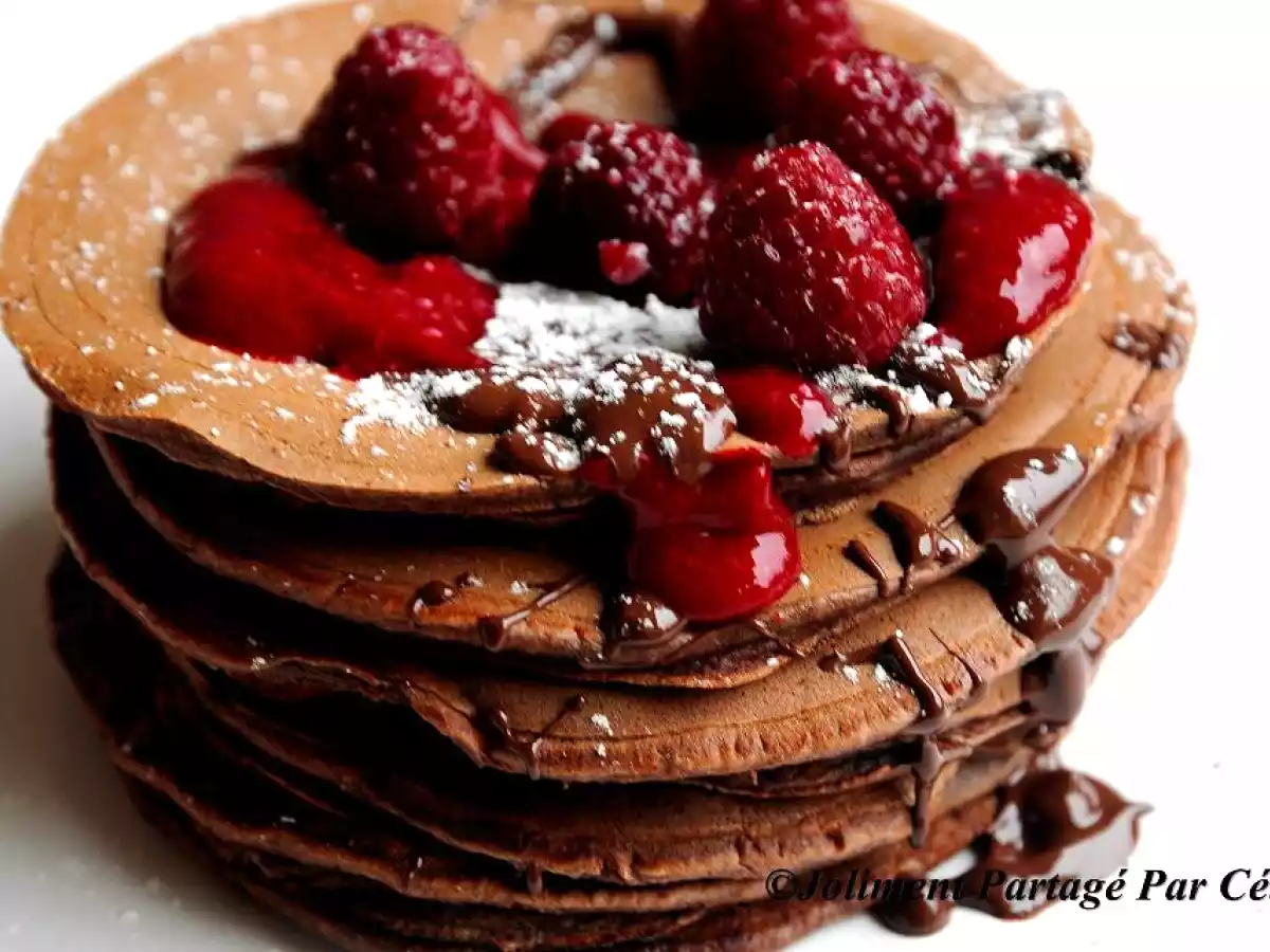 Pancakes chocolat et coulis de framboise