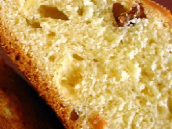 Panettone enivré (brioche au rhum, raisins secs et dés d'agrumes confits)