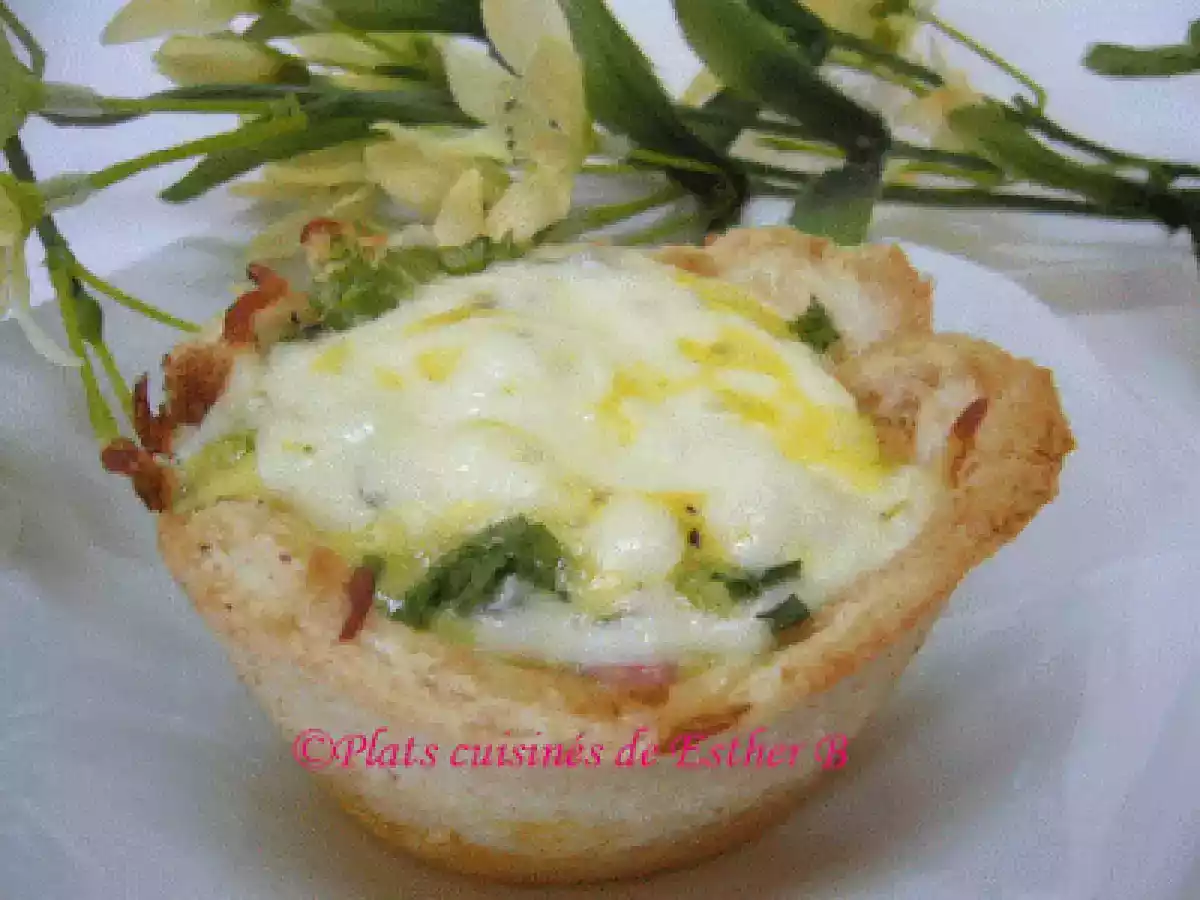 Paniers d'oeufs, de jambon et fromage