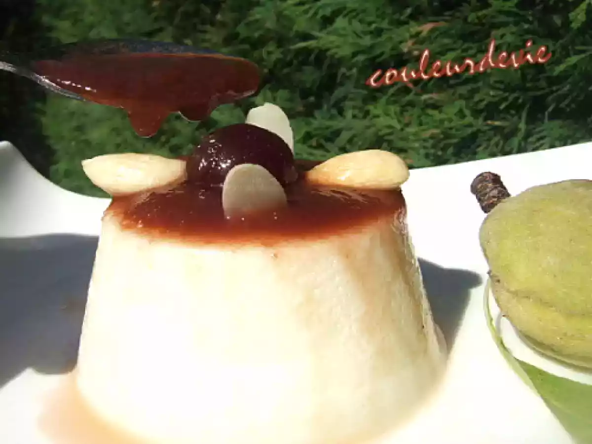 Panna cotta à l'amande et coulis de cerises