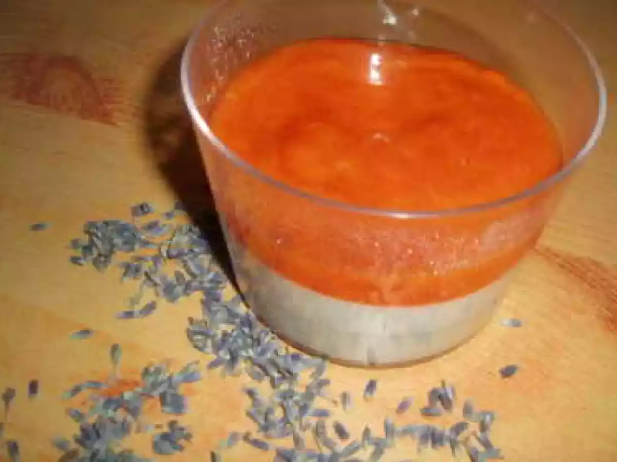 Panna Cotta à la lavande, et son coulis d'abricots
