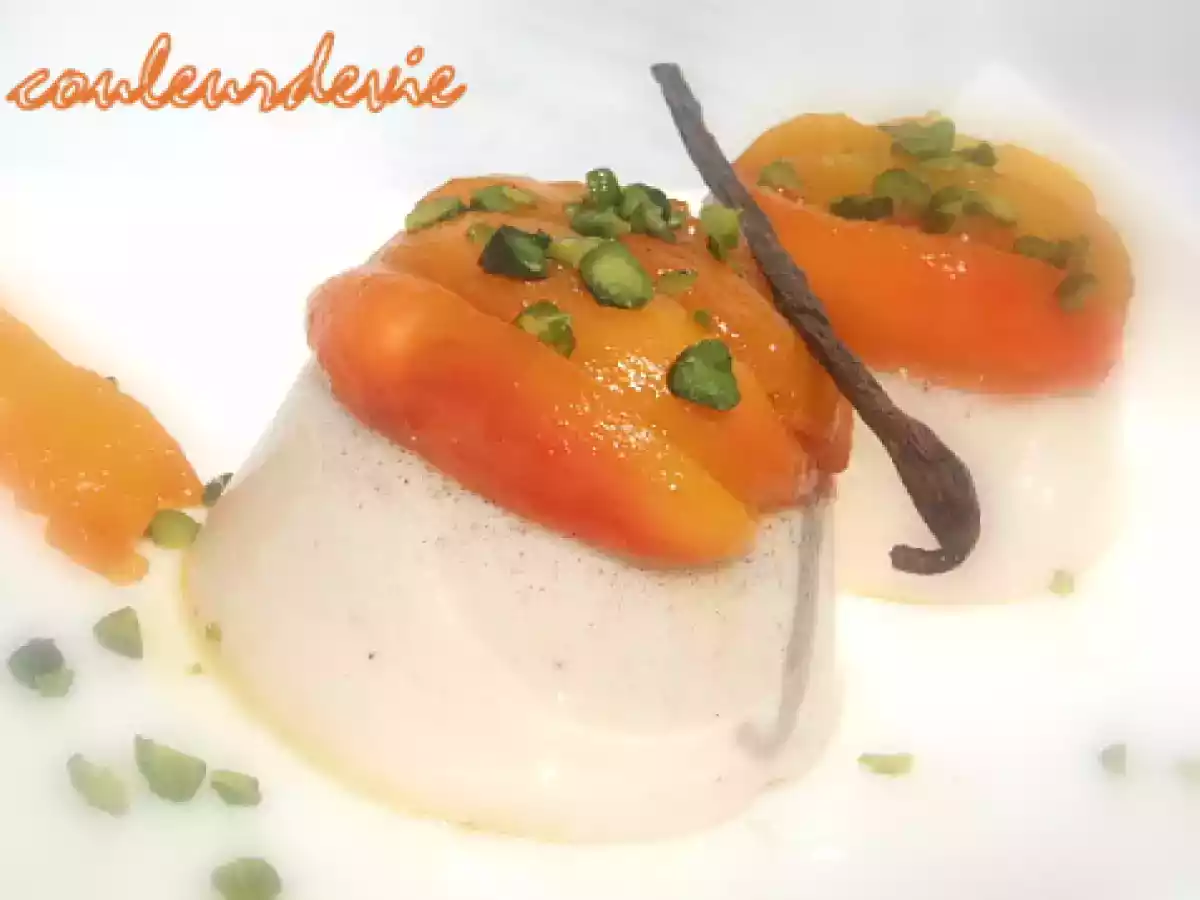 Panna cotta à la vanille et aux nectarines caramélisées