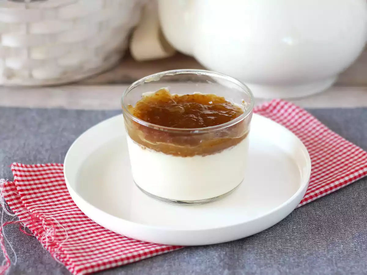 Panna cotta à la vanille et coulis de figue