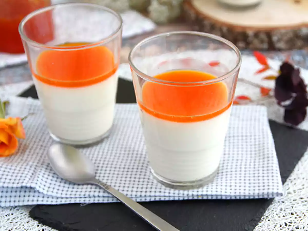 Panna cotta à la vanille et son coulis d'abricots
