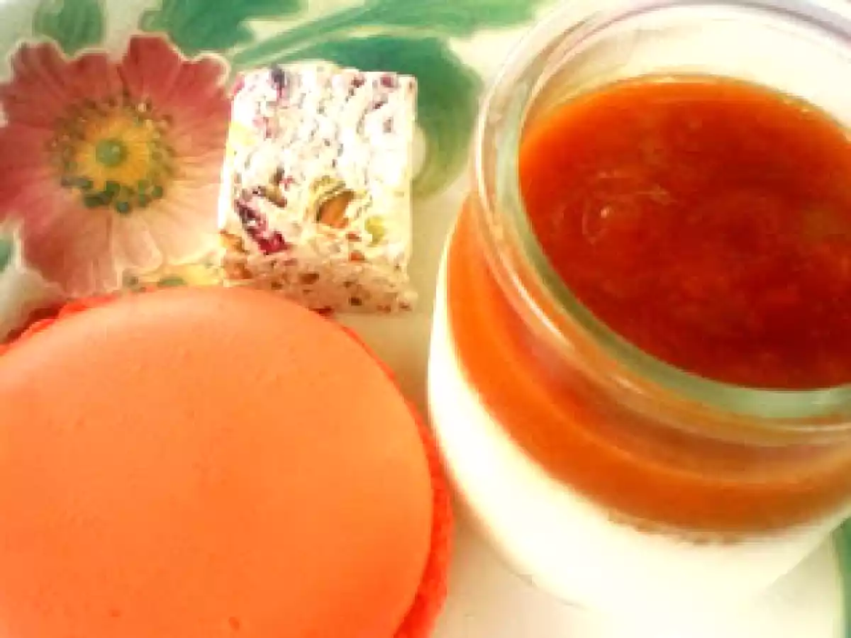 PANNA COTTA à la verveine et compotée d'abricot