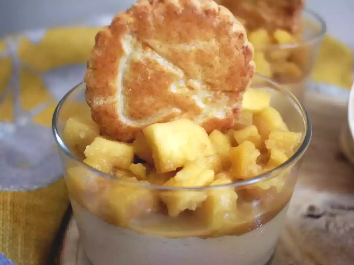 Panna cotta au caramel beurre salé et ses pommes caramélisées