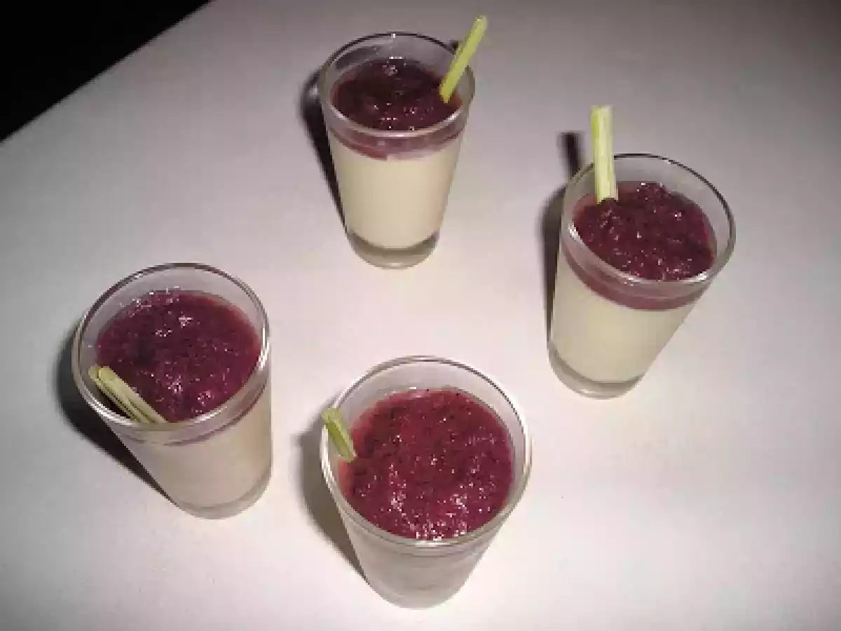 Panna cotta au coulis d'arbouses