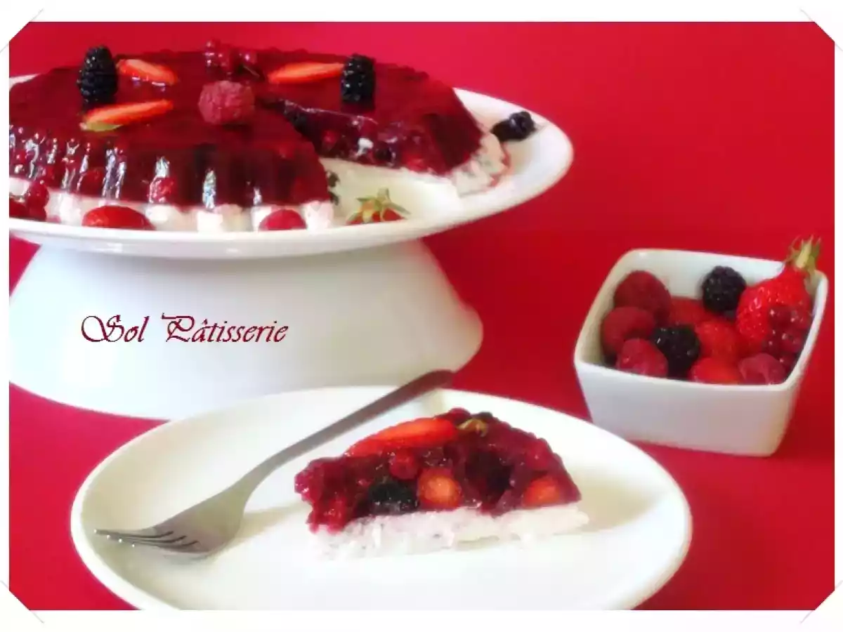 Panna cotta au l'ait d'amande et aux fruits rouges