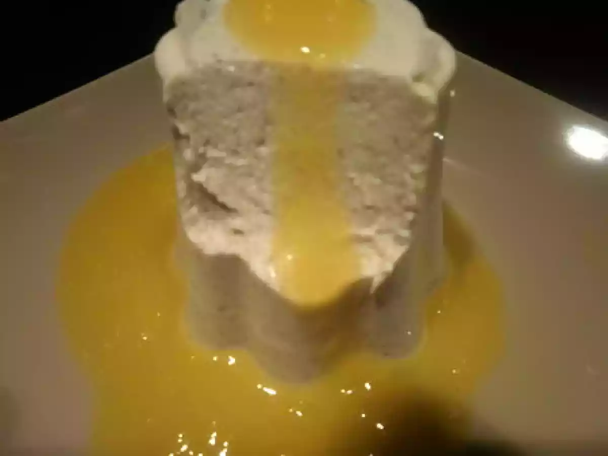 Panna cotta au pain d'épices et son coulis de mandarine.