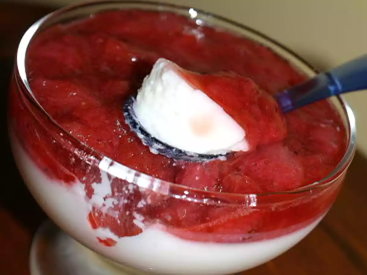Panna cotta au yogourt et sa compote de fraise et rhubarbe - photo 3
