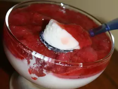 Panna cotta au yogourt et sa compote de fraise et rhubarbe - photo 3
