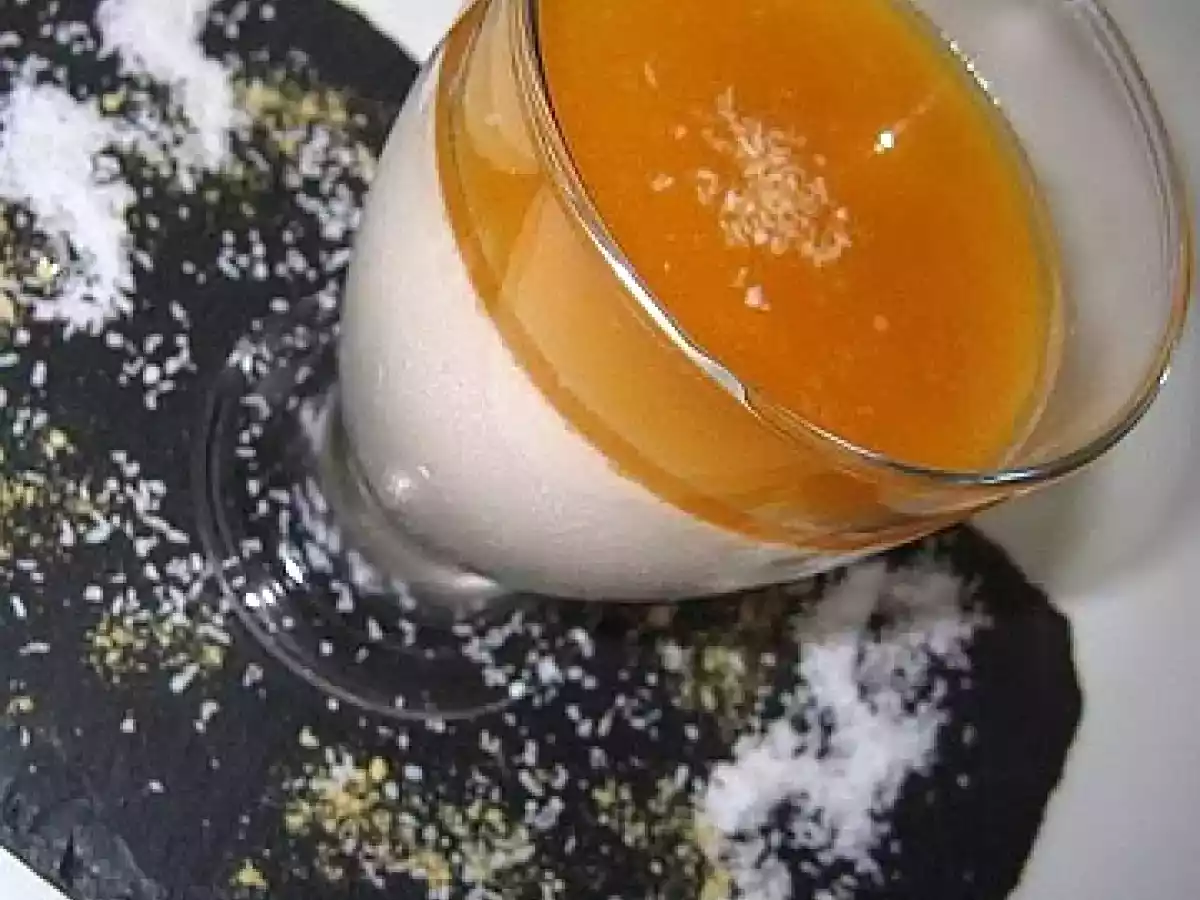 PANNA COTTA BANANE, LAIT DE COCO, SAUCE GINGEMBRE
