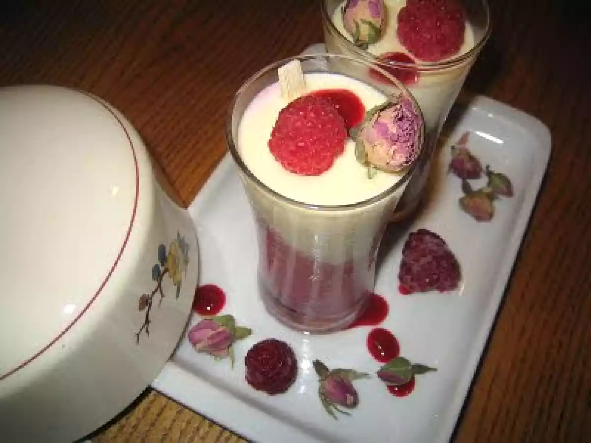 Panna Cotta bicolore, framboise et amande amère