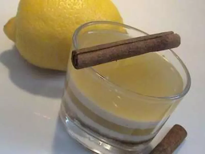 Panna cotta cannelle et gelée de citron sur lit de spéculoos, photo 1
