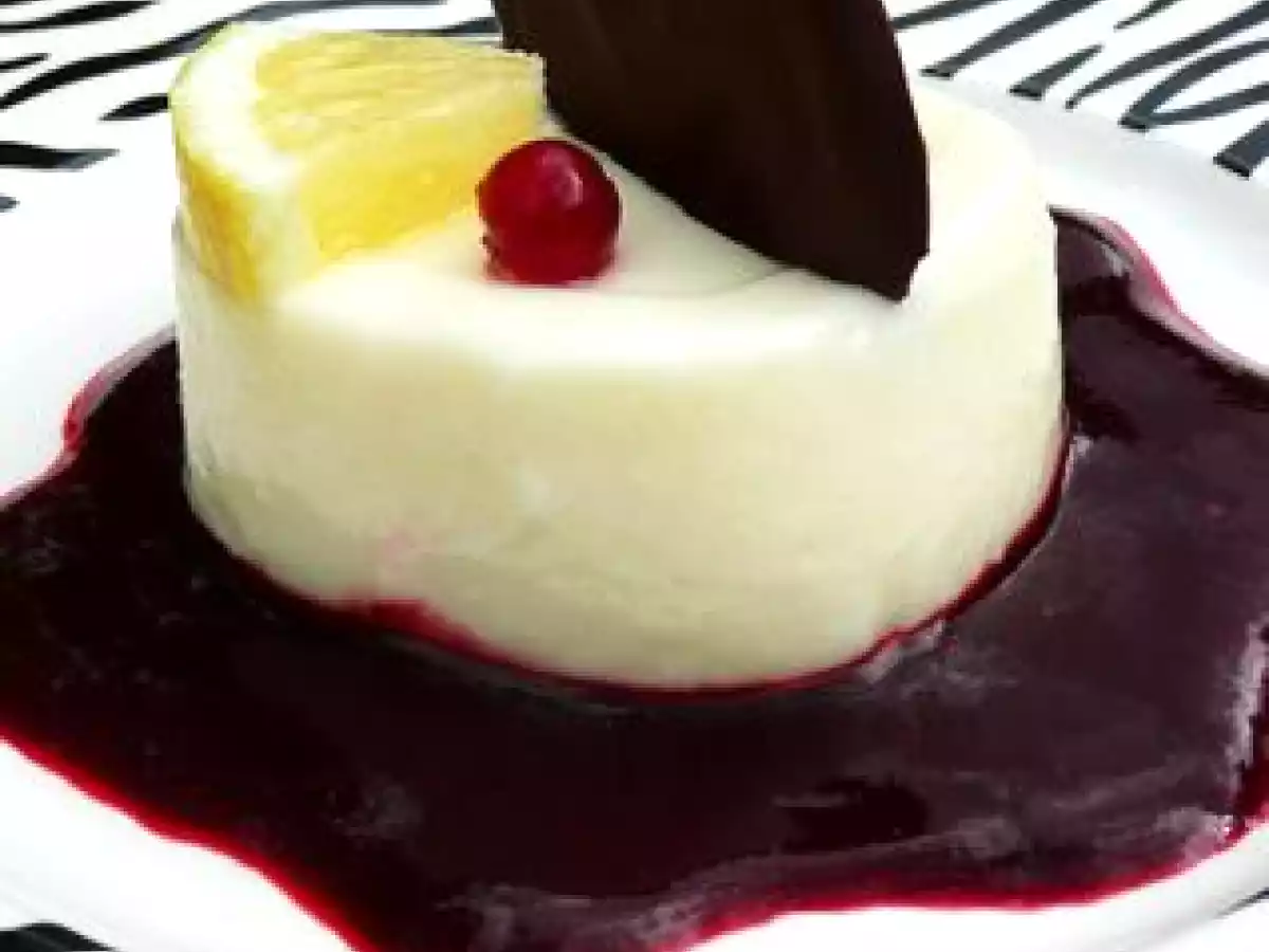 PANNA COTTA CiTRON, COULiS FRUiTS ROUGES et PALET AU CHOCOLAT