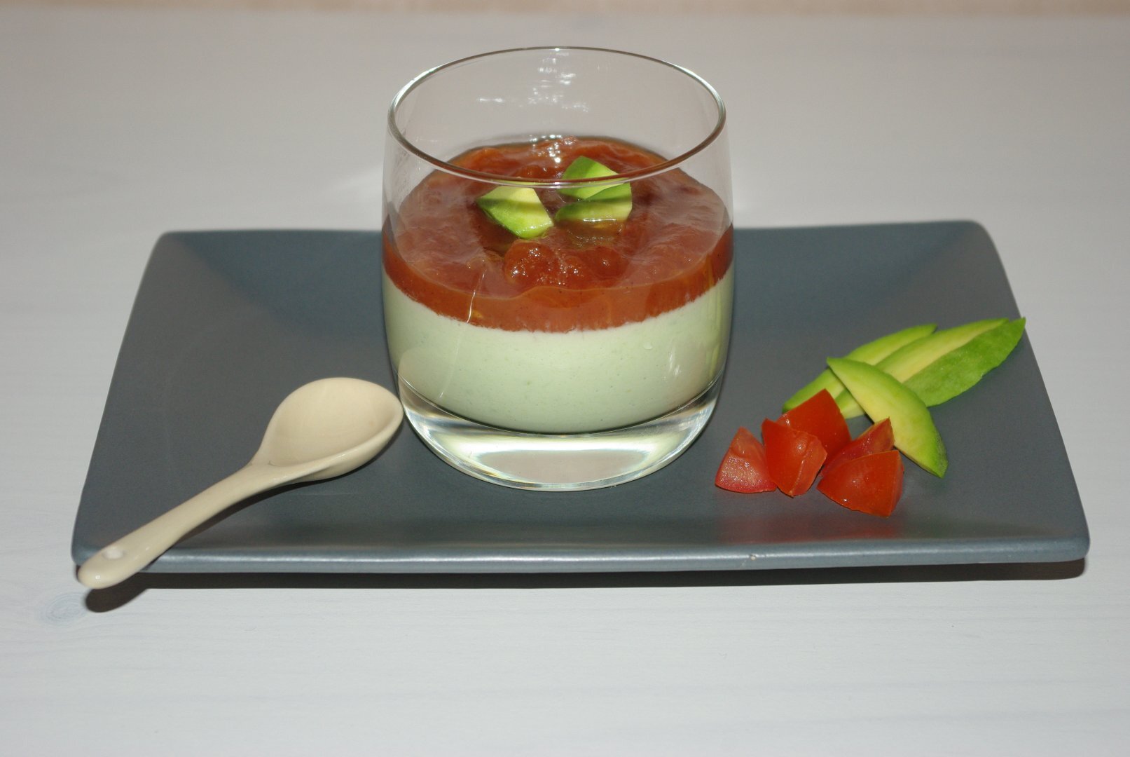 Panna cotta d'avocat et son coulis de tomate Recette Ptitchef