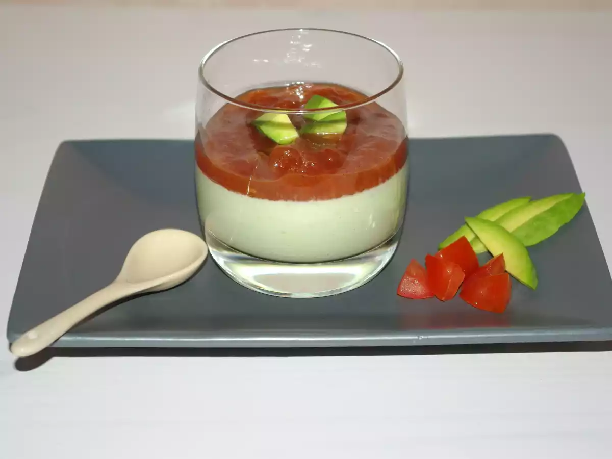 PANNA COTTA D'AVOCAT ET SON COULIS DE TOMATE