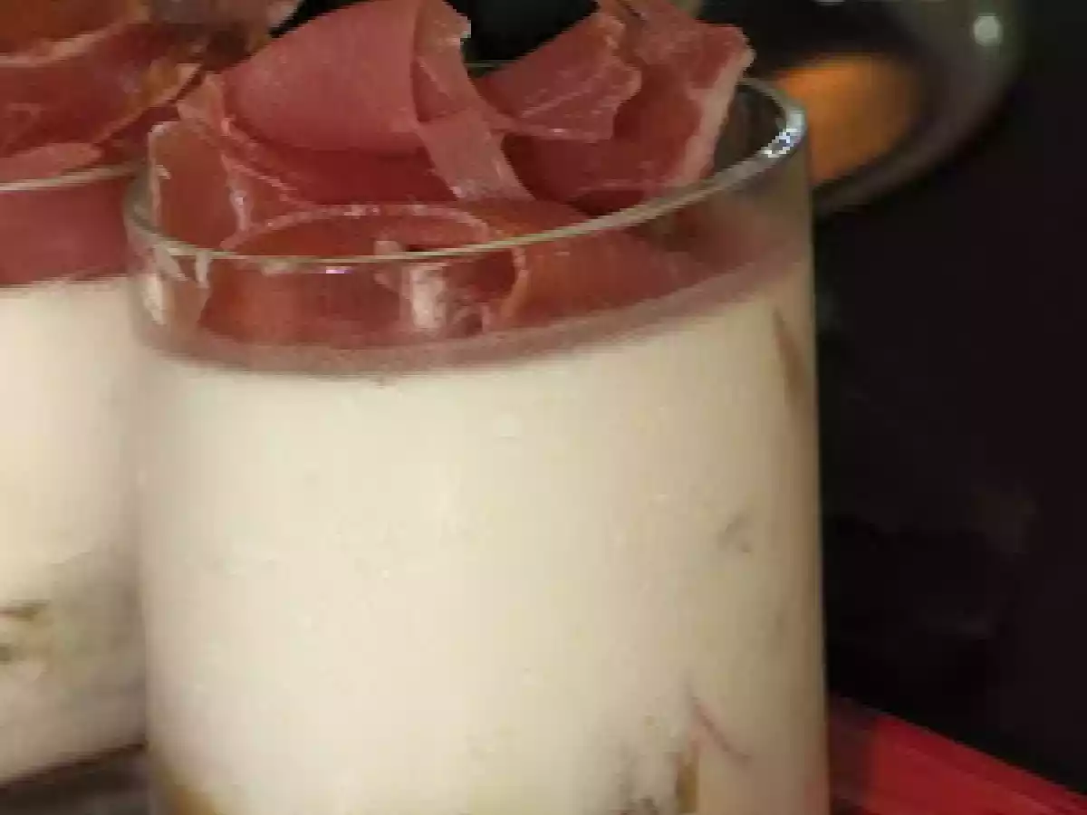 Panna cotta de chèvre à la figue et au jambon de Bayonne