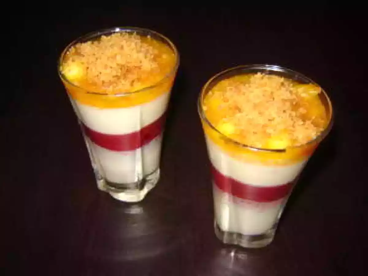 Panna cotta framboise pomme passion façon crumble