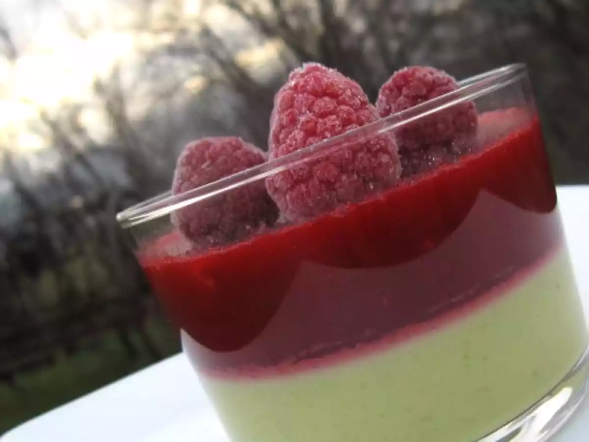 Panna cotta pistache et framboise en verrines