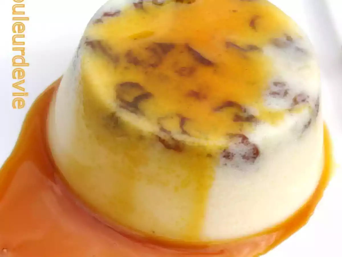 Panna cotta rhum-raisins au coulis de caramel
