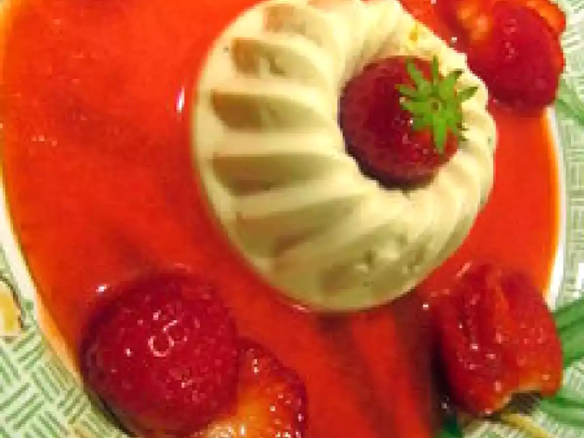 Panna cotta toute simple à la vanille et surplus de fraises - photo 3